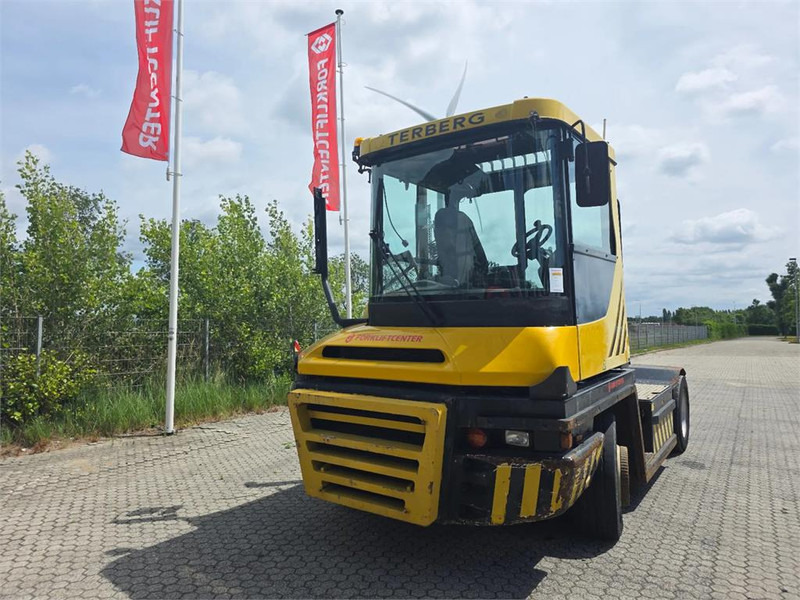 Terberg RT283 4x4 - Tractor de terminal: foto 2 Terberg RT283 4x4 - Tractor de terminal: foto 2