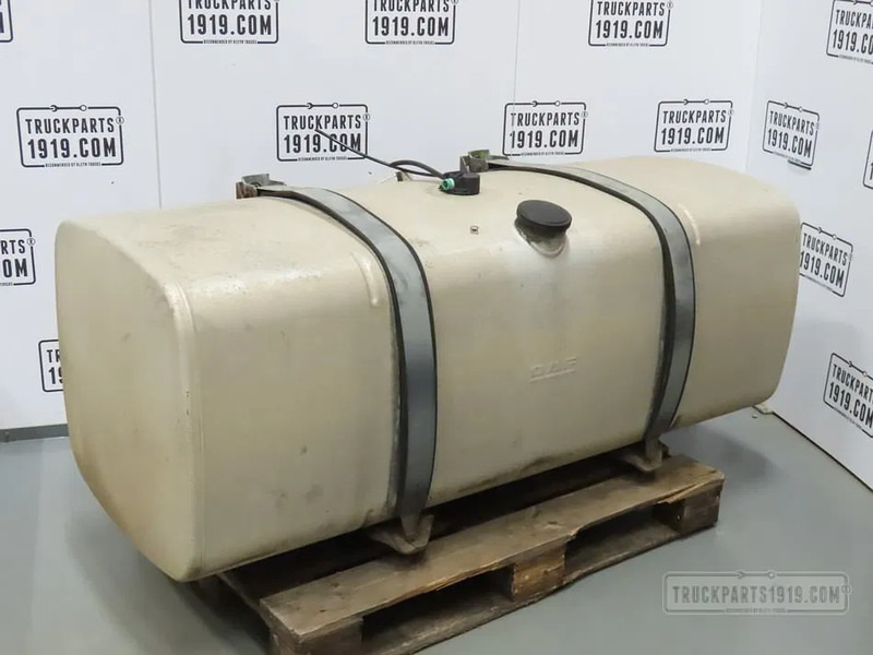 DAF 1681826 Brandstoftank + steunen 620L - Tanque de combustível para Camião: foto 1 DAF 1681826 Brandstoftank + steunen 620L - Tanque de combustível para Camião: foto 1