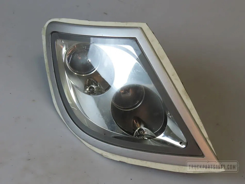 DAF 1784823 Lighting Skylight Re. - Farol nevoeiro para Camião: foto 1 DAF 1784823 Lighting Skylight Re. - Farol nevoeiro para Camião: foto 1