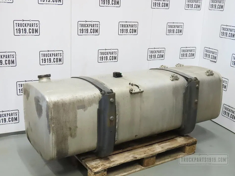 DAF 1945569 Brandstoftank + steunen 690L - Tanque de combustível para Camião: foto 2 DAF 1945569 Brandstoftank + steunen 690L - Tanque de combustível para Camião: foto 2