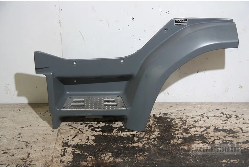 DAF CF 65 Body & Chassis Parts Opstapbak DAF CF65 & CF75 LV - Estribo para Camião: foto 1 DAF CF 65 Body & Chassis Parts Opstapbak DAF CF65 & CF75 LV - Estribo para Camião: foto 1