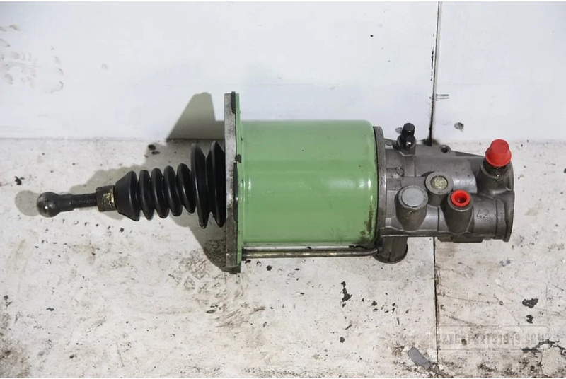 KNORR-BREMSE Gearbox & Clutch Parts Koppelingspomp Iveco Used - Embreagem e peças para Camião: foto 1 KNORR-BREMSE Gearbox & Clutch Parts Koppelingspomp Iveco Used - Embreagem e peças para Camião: foto 1