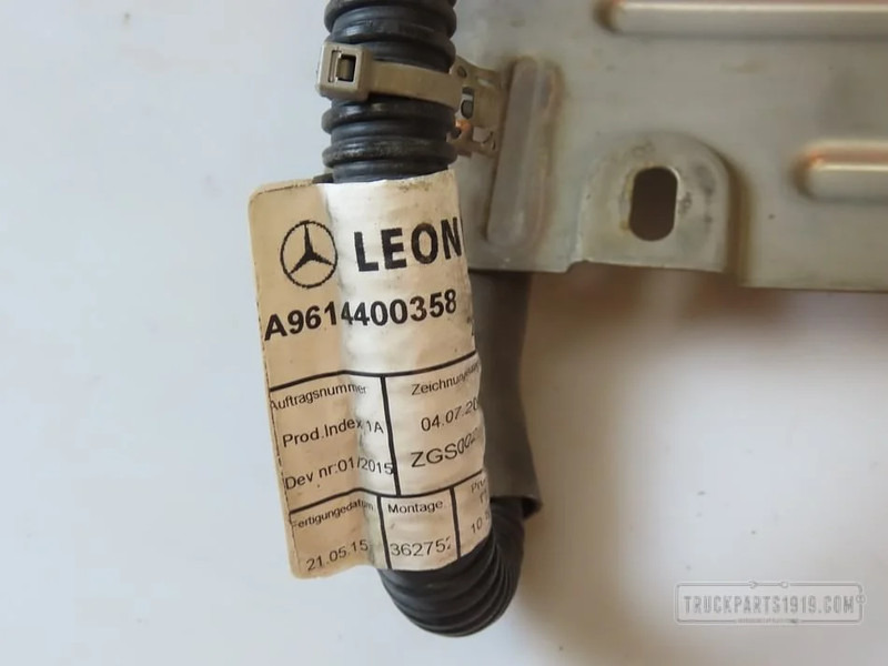 Mercedes-Benz Electrical System Kabelboom uitlaat MB MP4 - Cables/ Wire harness para Camião: foto 2 Mercedes-Benz Electrical System Kabelboom uitlaat MB MP4 - Cables/ Wire harness para Camião: foto 2