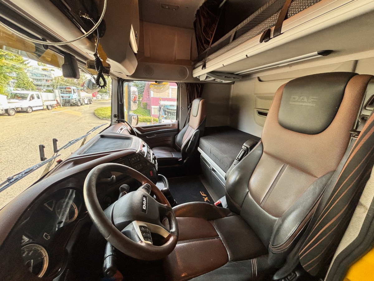 DAF FAN XF 530 LD 6x2 - Camião de lona: foto 4 DAF FAN XF 530 LD 6x2 - Camião de lona: foto 4