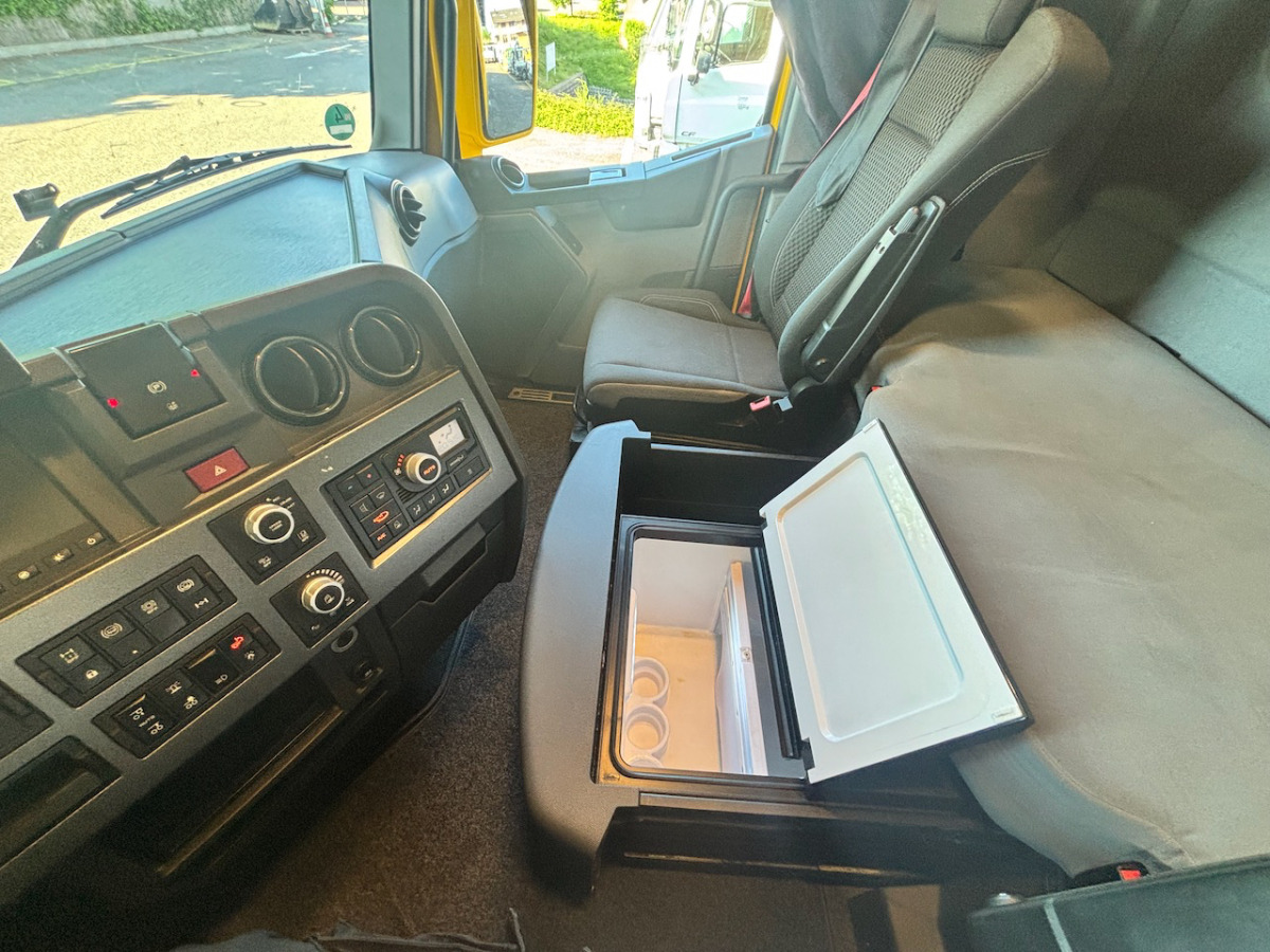 Camião furgão RENAULT T520: foto 9