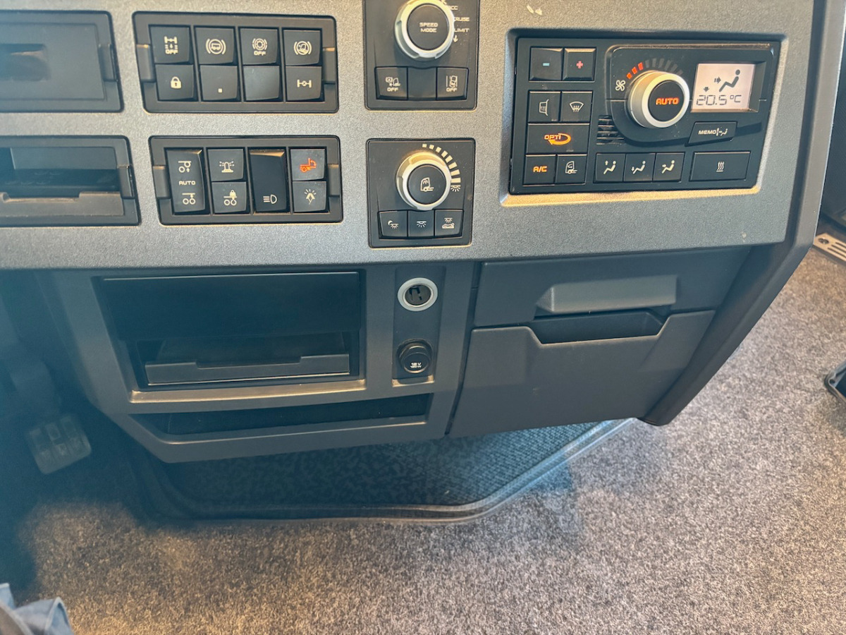 Camião furgão RENAULT T520: foto 11