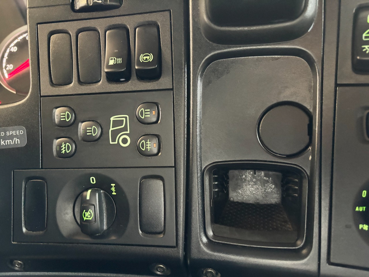 Camião de lona SCANIA G440: foto 10