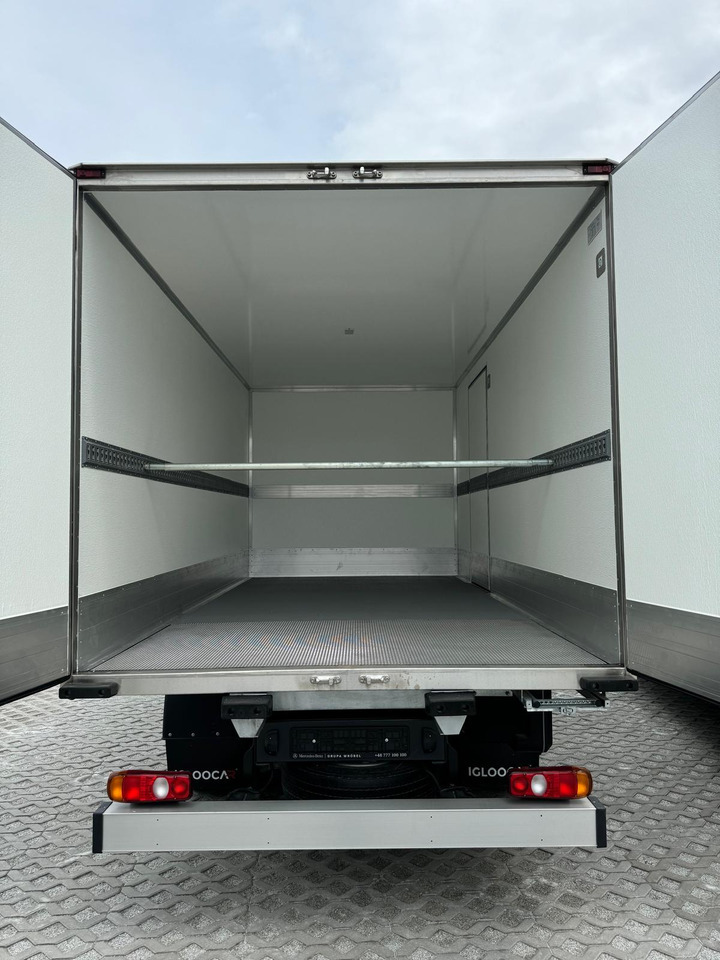 Mitsubishi Canter FUSO 70C18 Isotherm Koffer - Camião isotérmico: foto 1 Mitsubishi Canter FUSO 70C18 Isotherm Koffer - Camião isotérmico: foto 1