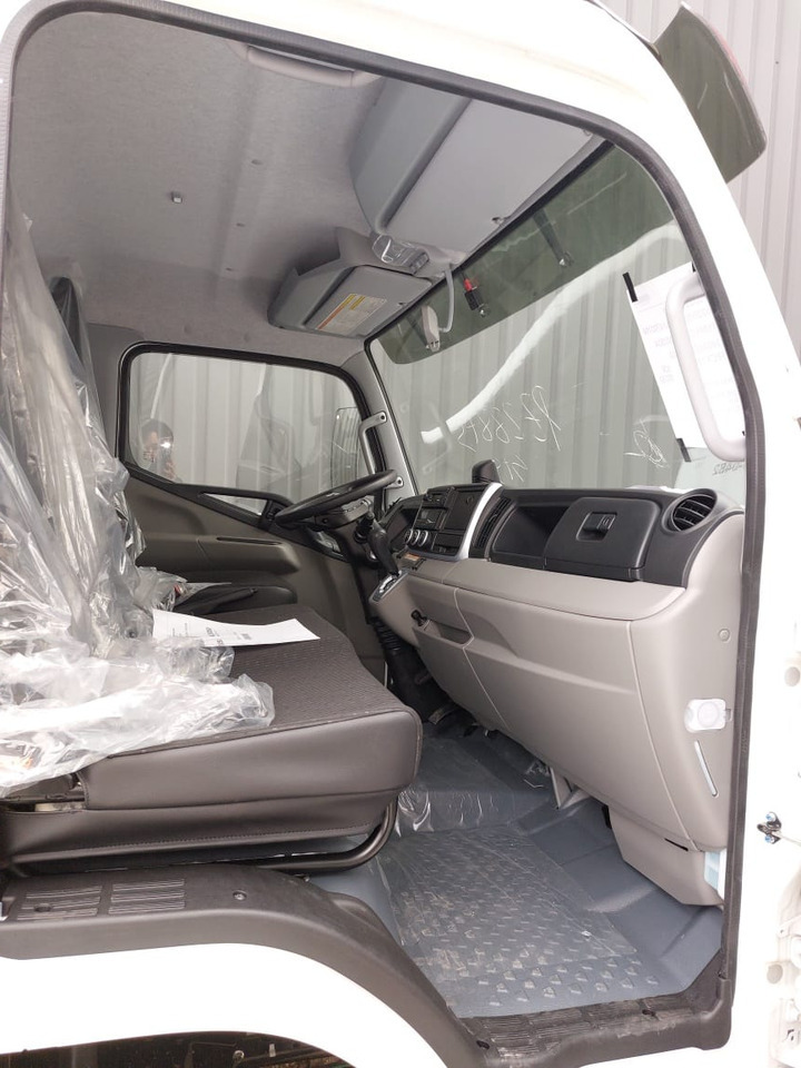 Mitsubishi Canter FUSO 70C18 Isotherm Koffer - Camião isotérmico: foto 5 Mitsubishi Canter FUSO 70C18 Isotherm Koffer - Camião isotérmico: foto 5