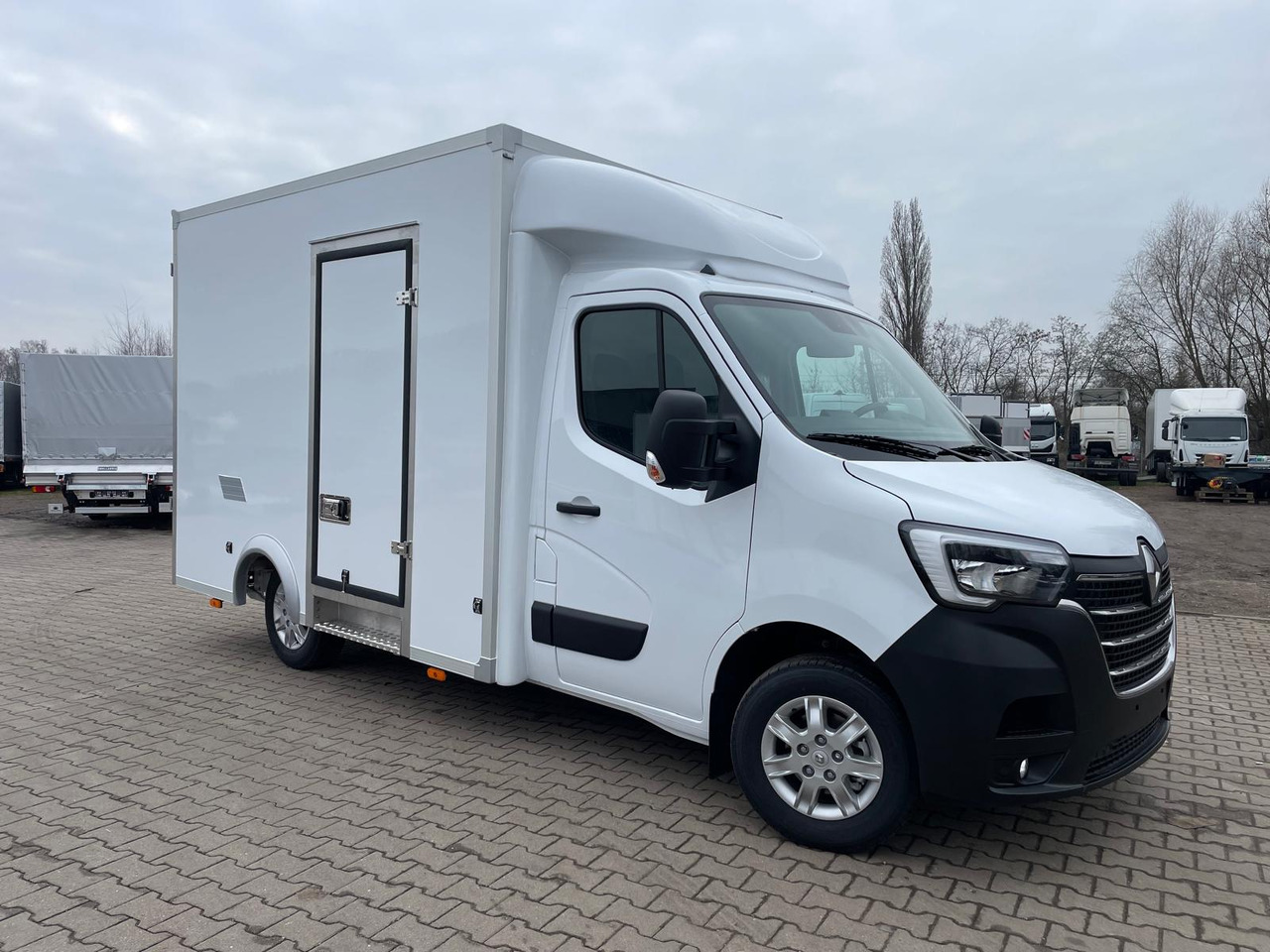 Renault Master Isolierte Koffer Platform - Carrinha de contentor: foto 1 Renault Master Isolierte Koffer Platform - Carrinha de contentor: foto 1