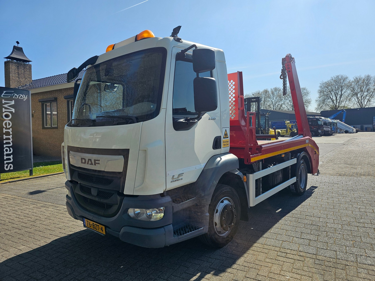 DAF LF 220 Euro 6 - Camião multibenne: foto 3 DAF LF 220 Euro 6 - Camião multibenne: foto 3