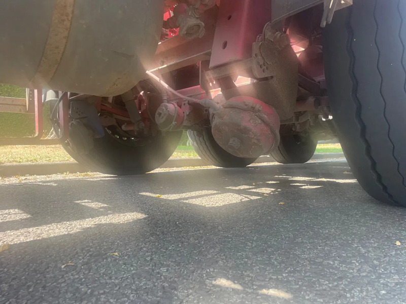 Renders 2x 20 1x 30 1x 40 in prijs verlaagt - Semi-reboque transportador de contêineres/ Caixa móvel: foto 4 Renders 2x 20 1x 30 1x 40 in prijs verlaagt - Semi-reboque transportador de contêineres/ Caixa móvel: foto 4