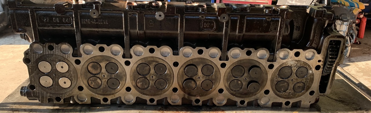 CYLINDER HEAD ASSEMBLY COMPLETE(INCLUDING CAMSHAFT) MAN TGA-TGS D2066 - Cabeça do motor para Camião: foto 3 CYLINDER HEAD ASSEMBLY COMPLETE(INCLUDING CAMSHAFT) MAN TGA-TGS D2066 - Cabeça do motor para Camião: foto 3