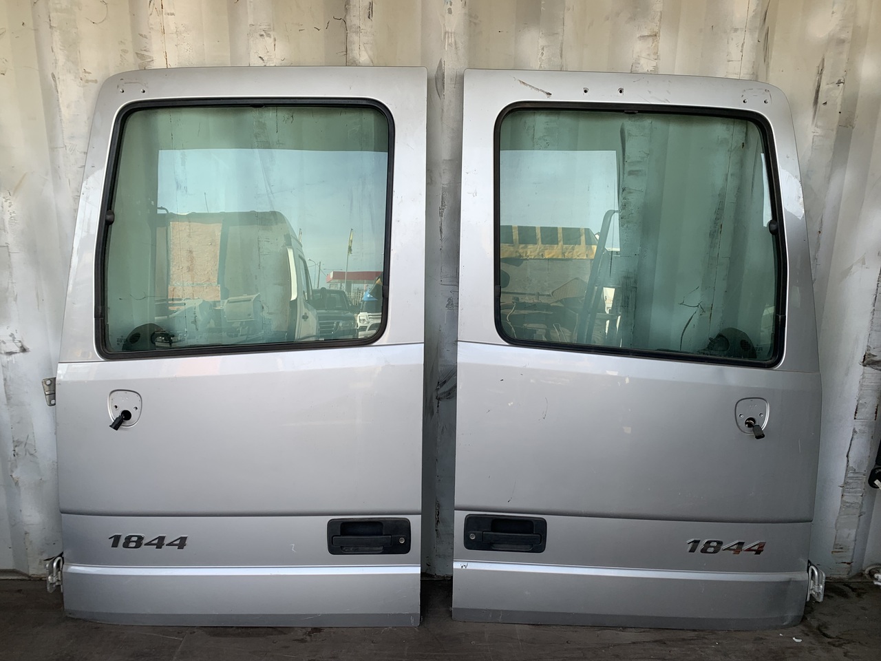 Porta e peças para Camião DOOR ACTROS MP2-3 LEFT AND RIGHT MEGA SPACE CAB: foto 19