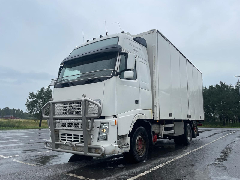 Volvo FH500 Globe XL - Camião furgão: foto 1 Volvo FH500 Globe XL - Camião furgão: foto 1