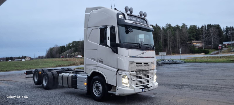 Volvo FH540 6x4 Globe XL - Camião chassi: foto 2 Volvo FH540 6x4 Globe XL - Camião chassi: foto 2