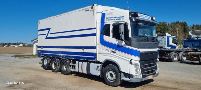 Volvo FH540 - Camião furgão: foto 1 Volvo FH540 - Camião furgão: foto 1