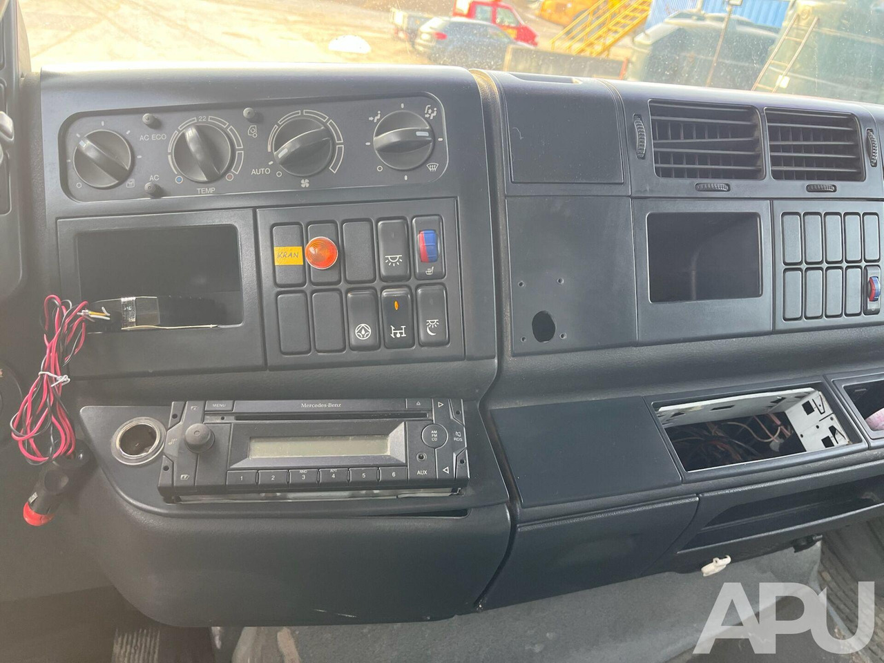 MAN TGA 26.480 - Camião de caixa aberta/ Plataforma, Camião grua: foto 3 MAN TGA 26.480 - Camião de caixa aberta/ Plataforma, Camião grua: foto 3