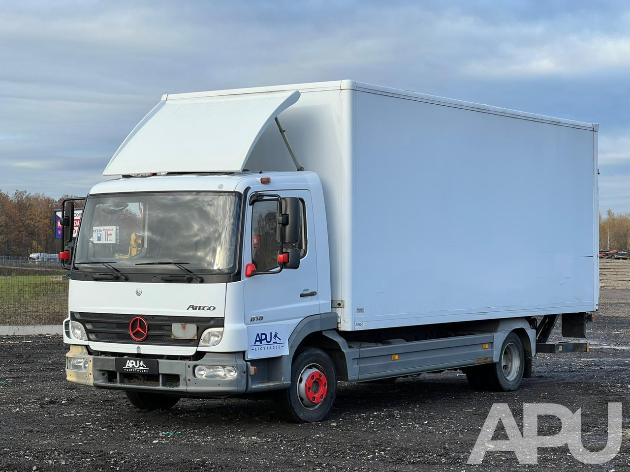 Mercedes-Benz ATEGO 818 winda - Camião furgão: foto 1 Mercedes-Benz ATEGO 818 winda - Camião furgão: foto 1