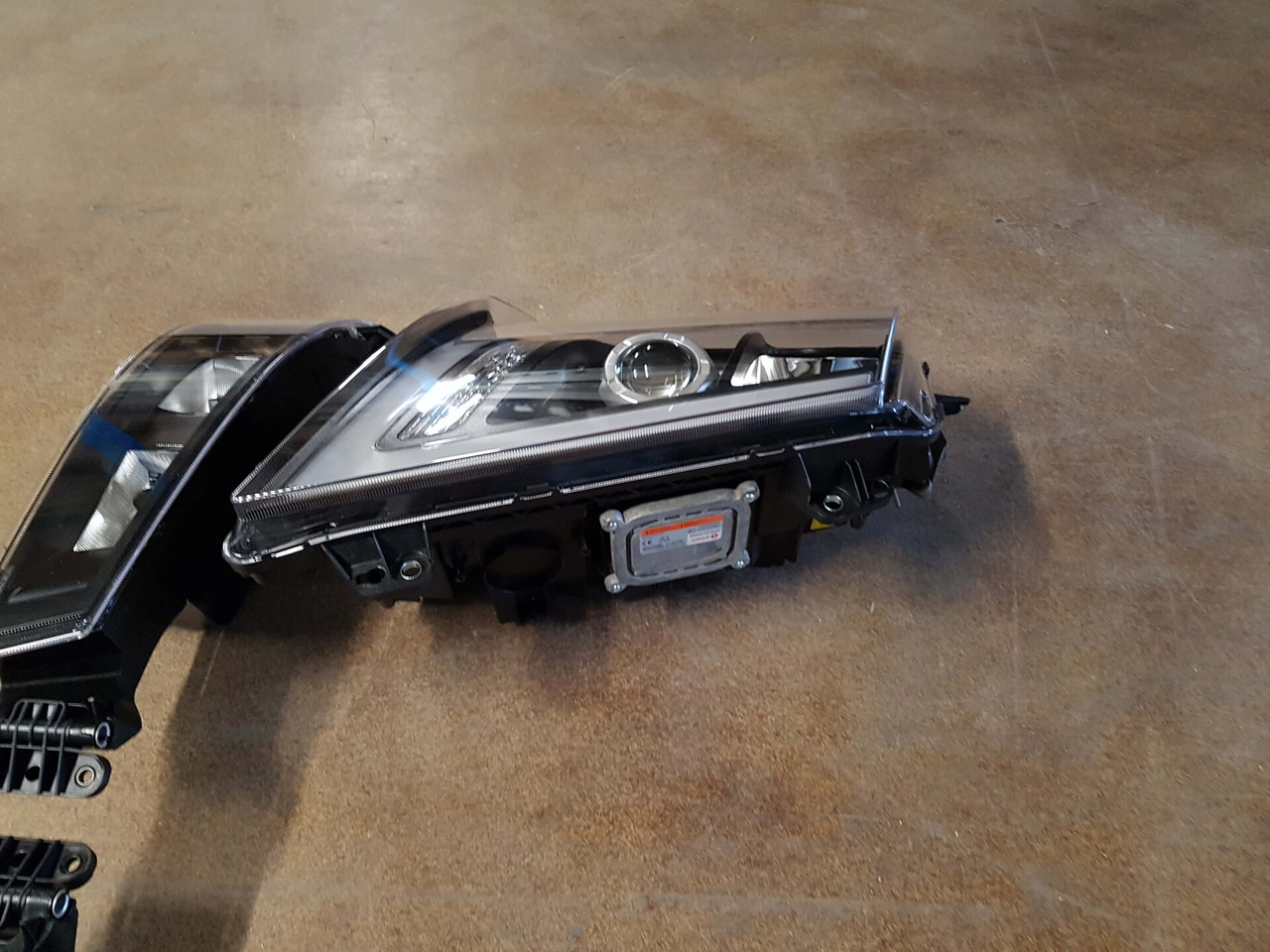 COMPLETE SET VOOR VOLVO FH4 (FH16 LOOK) DEPO XENON KOPLAMPEN + MISTLAMPEN LINKS EN RECHTS. 000126 - Farol nevoeiro para Camião: foto 2 COMPLETE SET VOOR VOLVO FH4 (FH16 LOOK) DEPO XENON KOPLAMPEN + MISTLAMPEN LINKS EN RECHTS. 000126 - Farol nevoeiro para Camião: foto 2