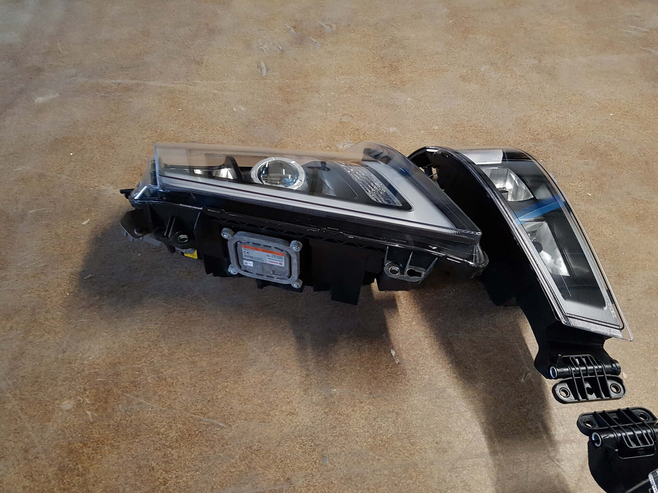 COMPLETE SET VOOR VOLVO FH4 (FH16 LOOK) DEPO XENON KOPLAMPEN + MISTLAMPEN LINKS EN RECHTS. 000126 - Farol nevoeiro para Camião: foto 3 COMPLETE SET VOOR VOLVO FH4 (FH16 LOOK) DEPO XENON KOPLAMPEN + MISTLAMPEN LINKS EN RECHTS. 000126 - Farol nevoeiro para Camião: foto 3