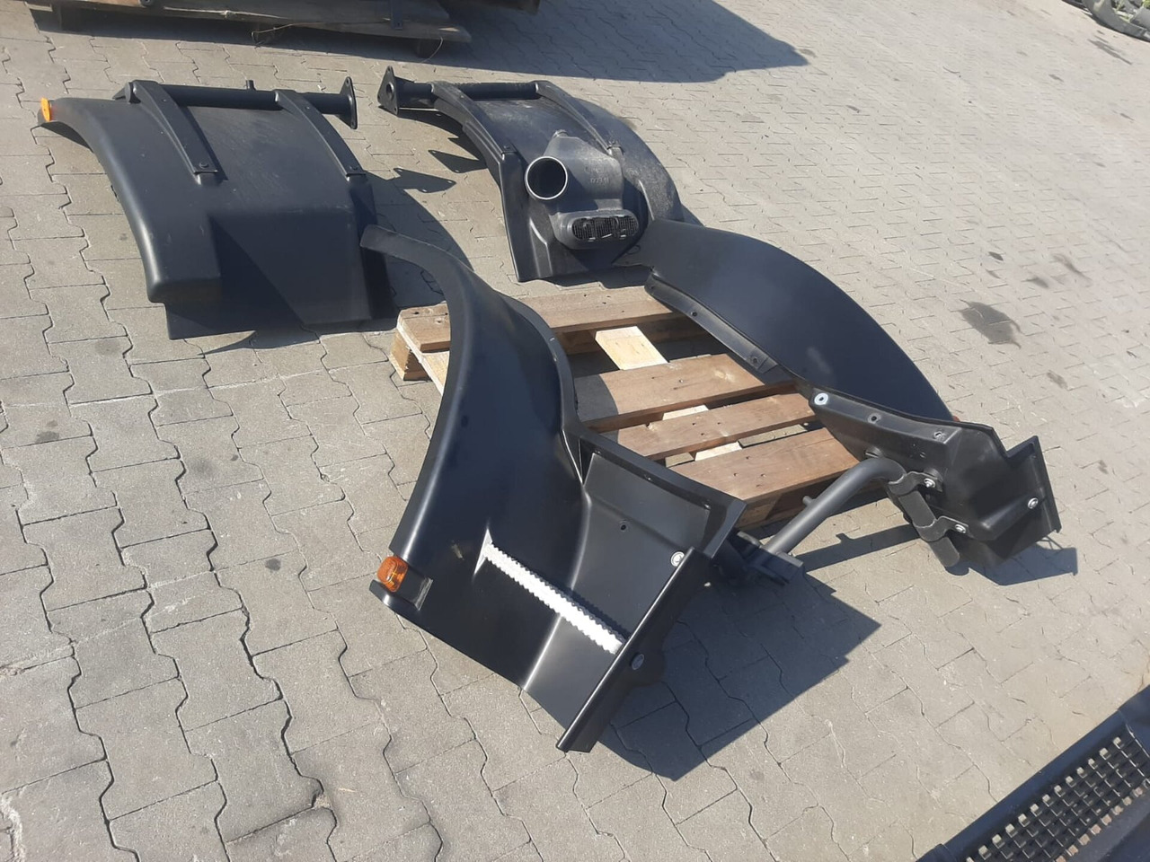 IVECO EUROCARGO 150-280 EURO 5-6 CABINE 4X4 NIEUW HANDMATIG 000135 - Cabine para Camião: foto 3 IVECO EUROCARGO 150-280 EURO 5-6 CABINE 4X4 NIEUW HANDMATIG 000135 - Cabine para Camião: foto 3