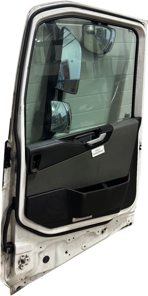 VOLVO FH4/FH5 DEUR RH COMPLEET GEBRUIKT 82183386U - Porta e peças para Camião: foto 2 VOLVO FH4/FH5 DEUR RH COMPLEET GEBRUIKT 82183386U - Porta e peças para Camião: foto 2