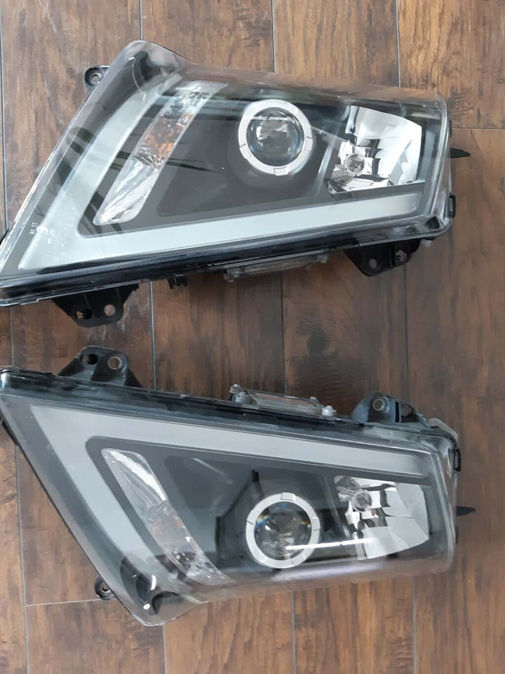 VOLVO FH4 XENON KOPLAMP RE 21221145U/LI 21221146U FH16 LOOK - Farol dianteira para Camião: foto 1 VOLVO FH4 XENON KOPLAMP RE 21221145U/LI 21221146U FH16 LOOK - Farol dianteira para Camião: foto 1