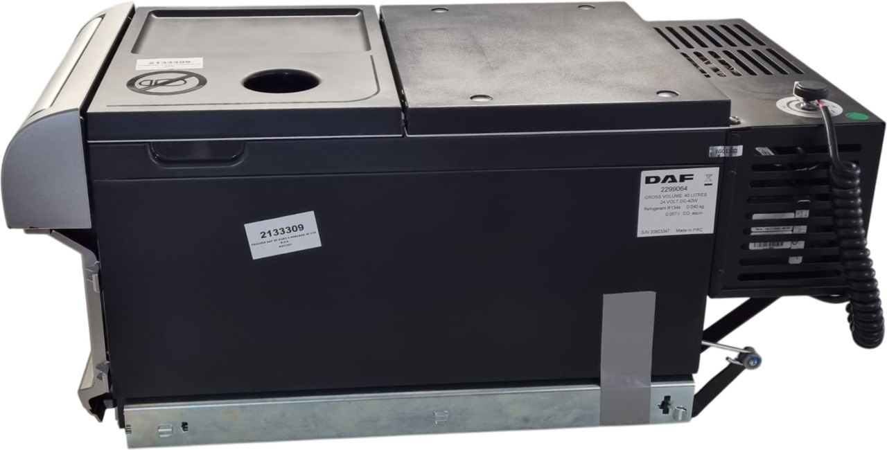 VRIEZER DAF XF EURO 6 KOELBOX 40 LTR 2133309 - Cabine e interior para Camião: foto 4 VRIEZER DAF XF EURO 6 KOELBOX 40 LTR 2133309 - Cabine e interior para Camião: foto 4