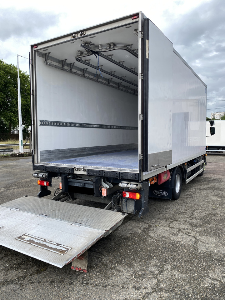 RENAULT D16 - Camião frigorífico: foto 2 RENAULT D16 - Camião frigorífico: foto 2