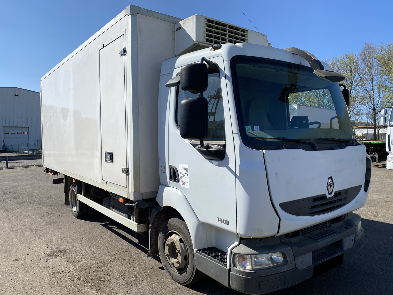 RENAULT midlum frigorifique - Camião frigorífico: foto 1 RENAULT midlum frigorifique - Camião frigorífico: foto 1