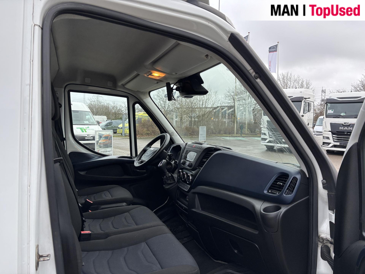 IVECO 35S16 - Carrinha de contentor: foto 3 IVECO 35S16 - Carrinha de contentor: foto 3