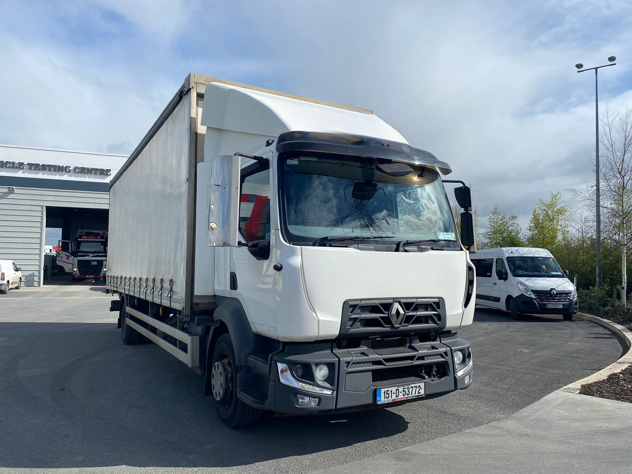 2015 Renault D Med 4×2 250 - Camião de lona: foto 1 2015 Renault D Med 4×2 250 - Camião de lona: foto 1