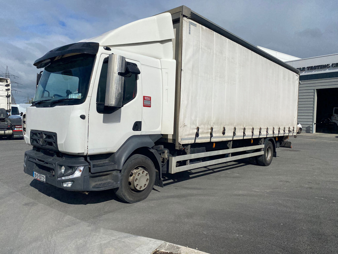 2015 Renault D Med 4×2 250 - Camião de lona: foto 3 2015 Renault D Med 4×2 250 - Camião de lona: foto 3