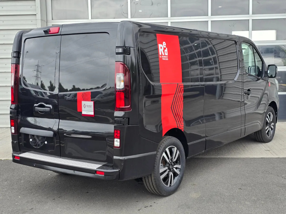 NEW Renault Trafic Exclusive 170BHP/150BHP Auto Black - Furgão: foto 2 NEW Renault Trafic Exclusive 170BHP/150BHP Auto Black - Furgão: foto 2