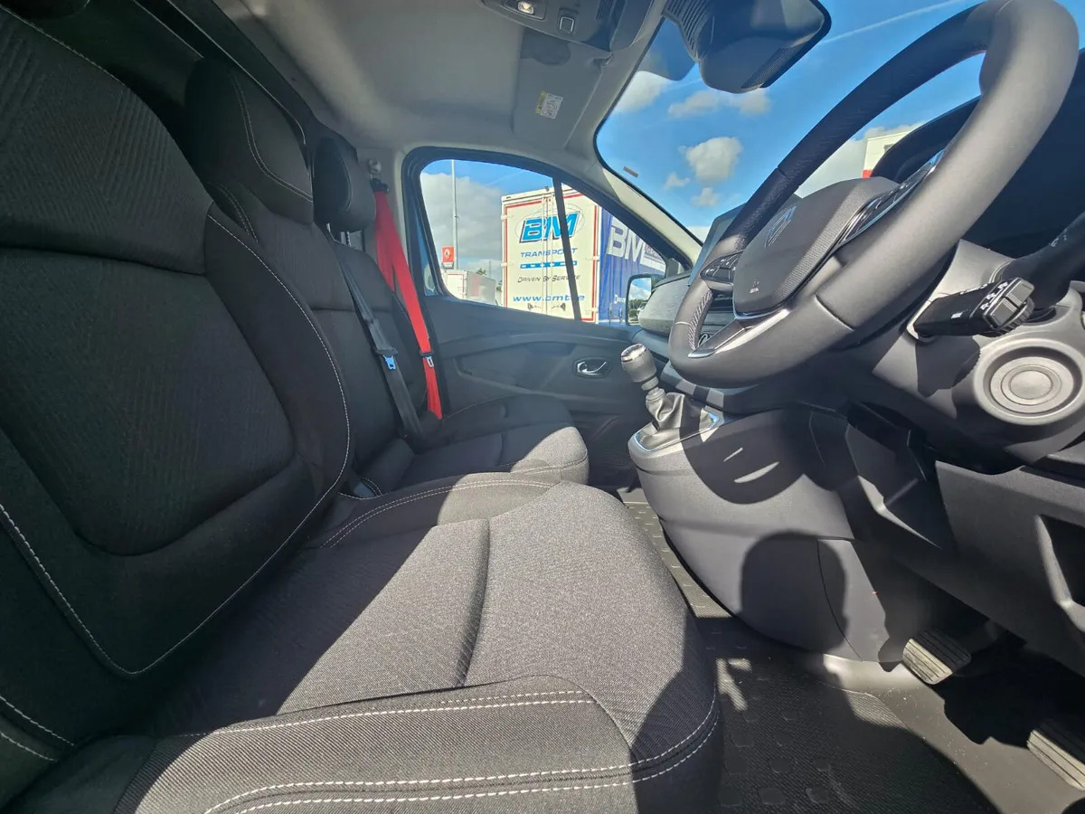 NEW Renault Trafic Exclusive 170BHP/150BHP Manual White - Furgão: foto 4 NEW Renault Trafic Exclusive 170BHP/150BHP Manual White - Furgão: foto 4