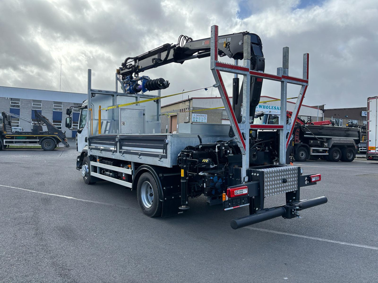 Renault Trucks D 14 Flatbed drop side poling truck - Camião de caixa aberta/ Plataforma, Camião grua: foto 4 Renault Trucks D 14 Flatbed drop side poling truck - Camião de caixa aberta/ Plataforma, Camião grua: foto 4