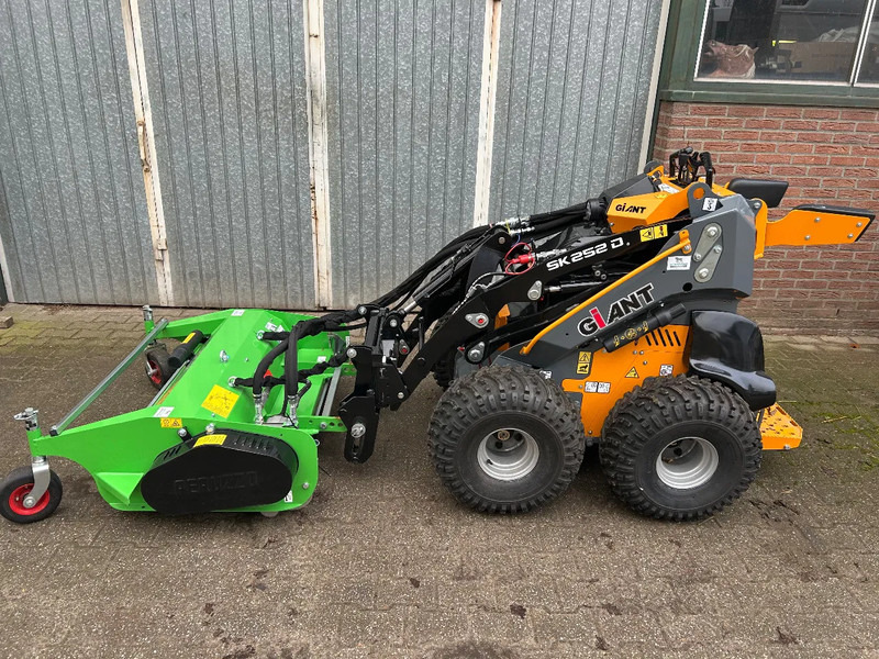 Giant SK252D + klepelmaaier - Carregadora articulada: foto 1 Giant SK252D + klepelmaaier - Carregadora articulada: foto 1