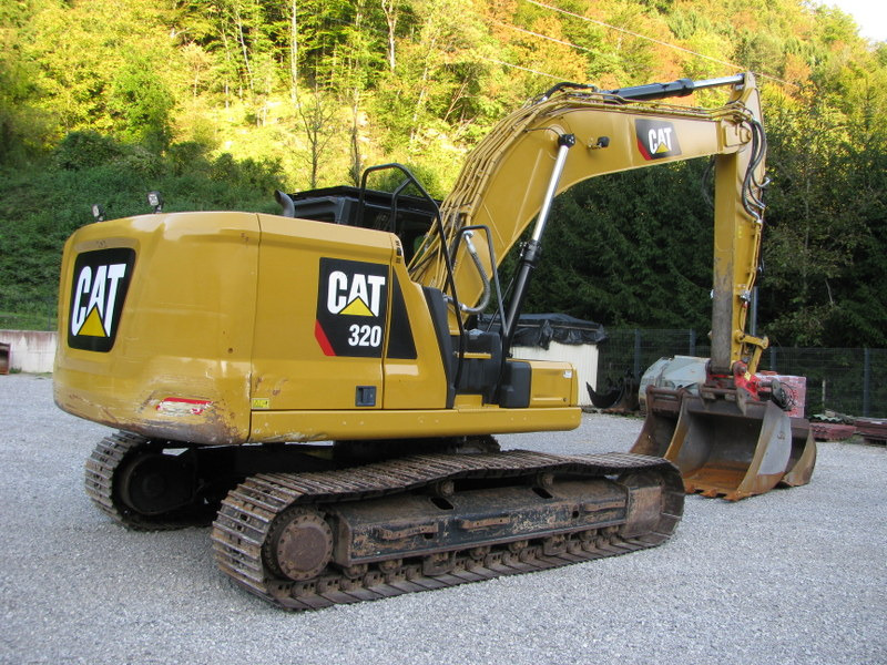 CATERPILLAR 320 with 3 buckets 6.815 houers - Escavadora de rastos: foto 5 CATERPILLAR 320 with 3 buckets 6.815 houers - Escavadora de rastos: foto 5