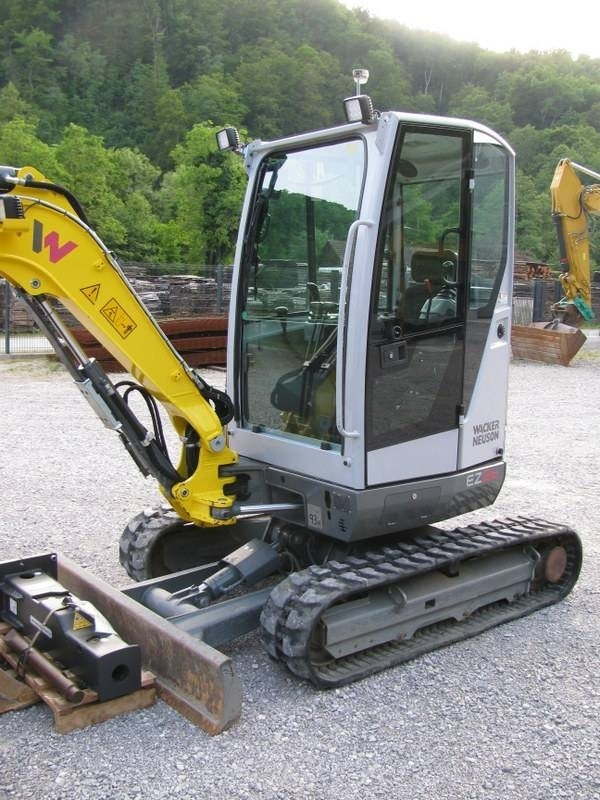Wacker Neuson EZ26 2 žlici + NOVO kladivo - Mini escavadeira: foto 2 Wacker Neuson EZ26 2 žlici + NOVO kladivo - Mini escavadeira: foto 2