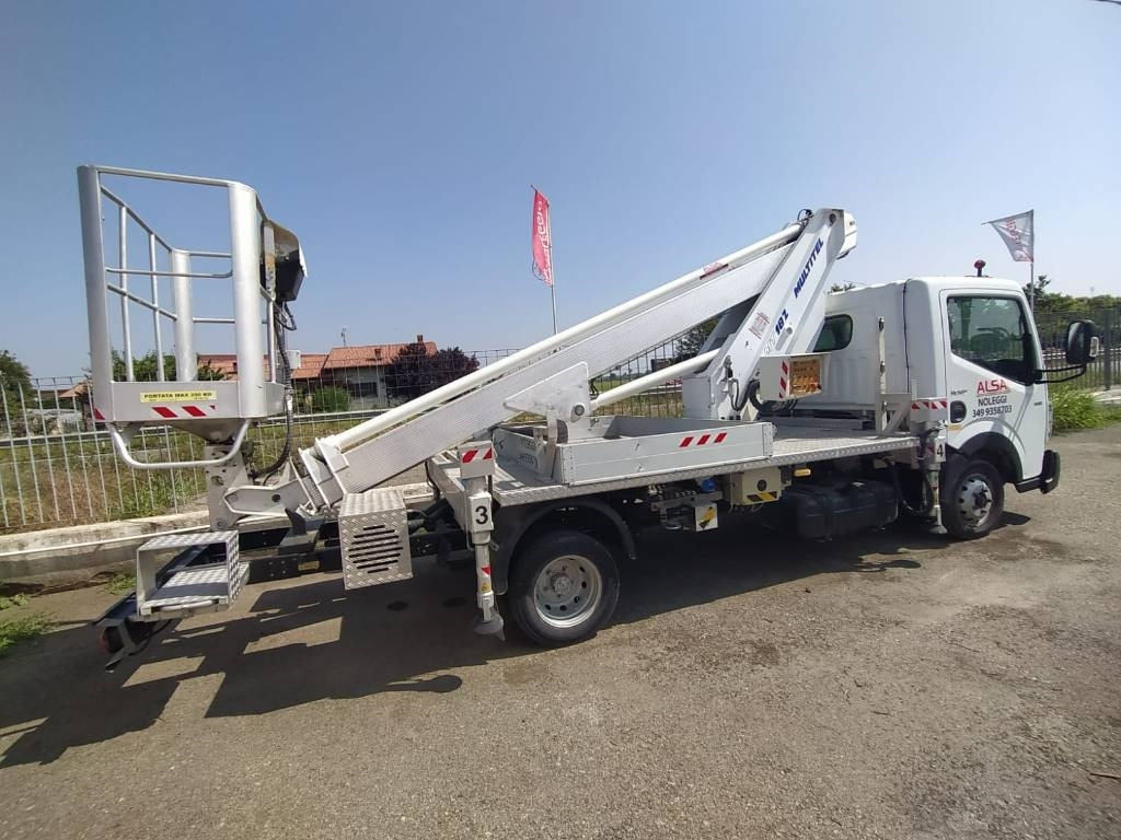 Multitel MT182 - Caminhão com plataforma aérea: foto 2 Multitel MT182 - Caminhão com plataforma aérea: foto 2