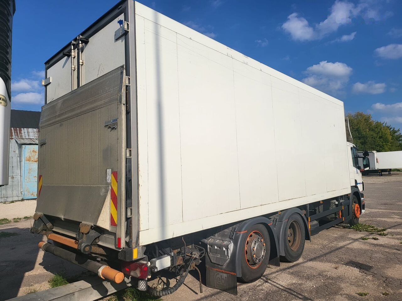 Scania Scania Schmitz Cargobull P 400 P 400 ZKO 18 - Camião frigorífico: foto 5 Scania Scania Schmitz Cargobull P 400 P 400 ZKO 18 - Camião frigorífico: foto 5