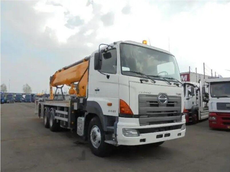 Hino 700 3441 6X4 Emelőkosaras 22,8m - Camião, Camião grua: foto 5 Hino 700 3441 6X4 Emelőkosaras 22,8m - Camião, Camião grua: foto 5