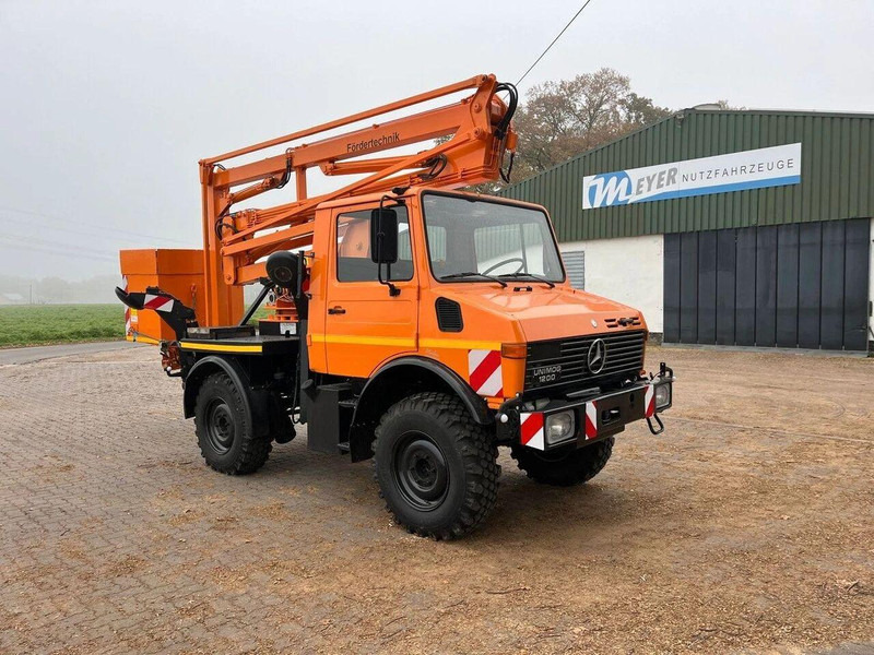 Mercedes-Benz Unimog 1200 4x4 - Lifting basket - Camião, Camião grua: foto 2 Mercedes-Benz Unimog 1200 4x4 - Lifting basket - Camião, Camião grua: foto 2
