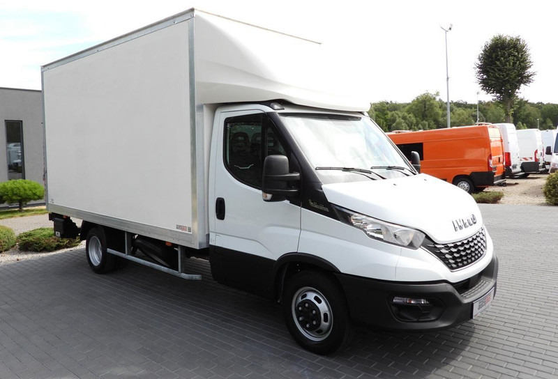 Iveco DAILY 35C16 KONTENER WINDA 8 PALET TEMPOMAT AUTOMAT HI-MATIC BLI - Carrinha de contentor: foto 4 Iveco DAILY 35C16 KONTENER WINDA 8 PALET TEMPOMAT AUTOMAT HI-MATIC BLI - Carrinha de contentor: foto 4