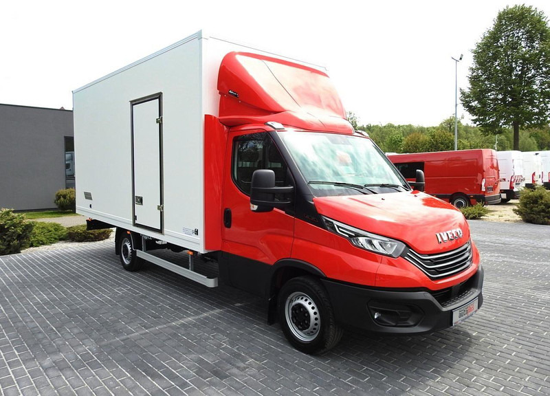 Iveco DAILY 35S18 NOWY KONTENER 10 PALET TEMPOMAT NAWIGACJA KLIMATYZAC - Carrinha de contentor: foto 4 Iveco DAILY 35S18 NOWY KONTENER 10 PALET TEMPOMAT NAWIGACJA KLIMATYZAC - Carrinha de contentor: foto 4