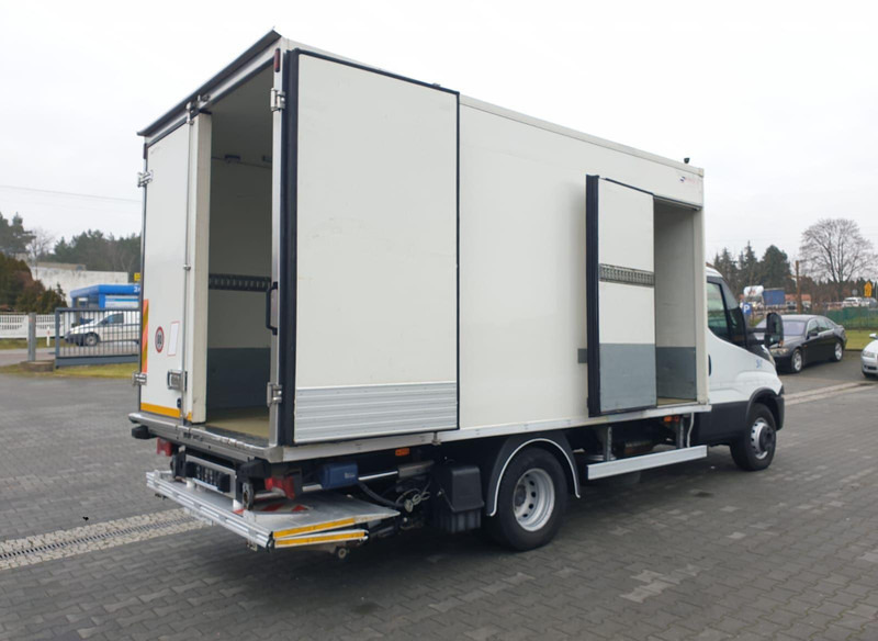 Iveco DAILY 60C15 60-150 TWO-CHAMBER REFRIGERATOR CONTAINER ISOTHERM F - Carrinha frigorífica: foto 1 Iveco DAILY 60C15 60-150 TWO-CHAMBER REFRIGERATOR CONTAINER ISOTHERM F - Carrinha frigorífica: foto 1
