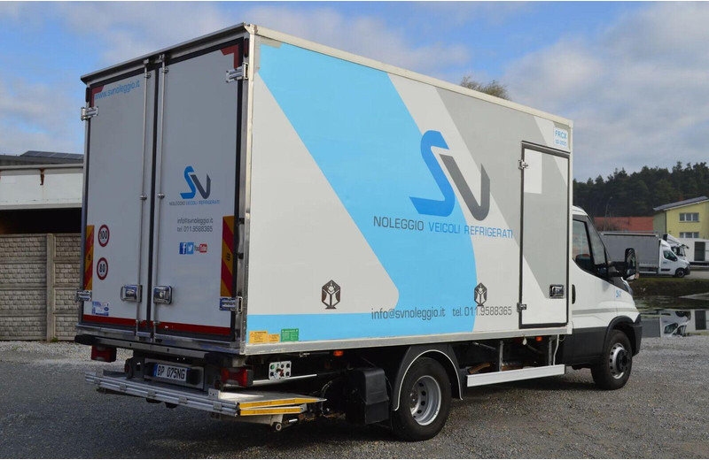 Iveco DAILY 60C15 REFRIGERATOR + SIDE AND REAR DOORS, LIFT FOLDED UNDE - Carrinha frigorífica: foto 4 Iveco DAILY 60C15 REFRIGERATOR + SIDE AND REAR DOORS, LIFT FOLDED UNDE - Carrinha frigorífica: foto 4