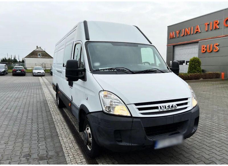 Iveco Daily 35C15 Furgon L4H2 Brygadówka 6-seater Doka Dubel Cabin - Carrinha de contentor: foto 1 Iveco Daily 35C15 Furgon L4H2 Brygadówka 6-seater Doka Dubel Cabin - Carrinha de contentor: foto 1