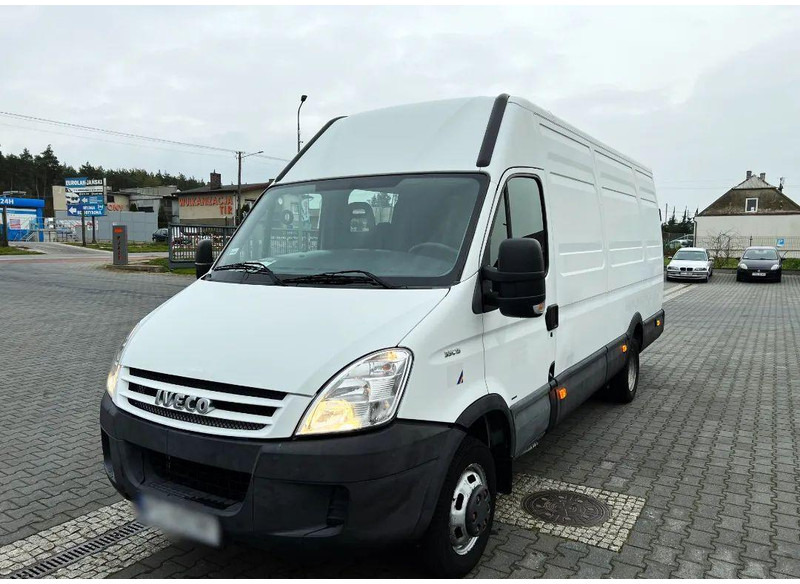 Iveco Daily 35C15 Furgon L4H2 Brygadówka 6-seater Doka Dubel Cabin - Carrinha de contentor: foto 2 Iveco Daily 35C15 Furgon L4H2 Brygadówka 6-seater Doka Dubel Cabin - Carrinha de contentor: foto 2